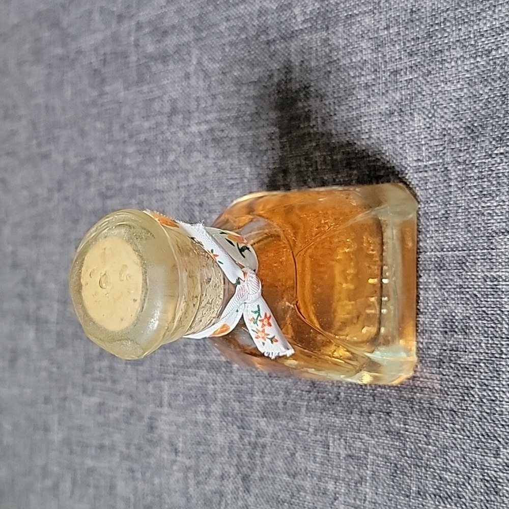 2/$8 Vintage Inne Dispensables Bottle